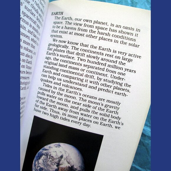Book - Astronomy: A Peterson Field Guide - Picture 3 of 13